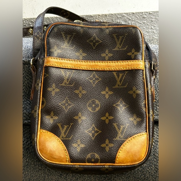 ***SOLD***Authentic Louis Vuitton Danube in lovely vintage condition. - Picture 3 of 16